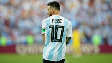 Lionel Messi Lands in Argentina for CONMEBOL 2022 World Cup Qualifiers, Signs Autographs for Fans Waiting for Football Star (Watch Video)