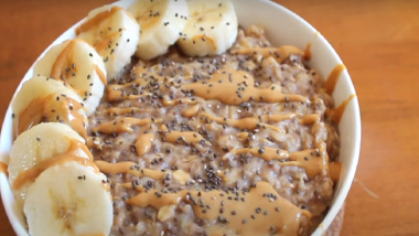 Peanut Butter Oatmeal For Weight Loss: Here’s The Protein-Rich Breakfast Recipe For Vegans & Vegetarians (Watch Video)