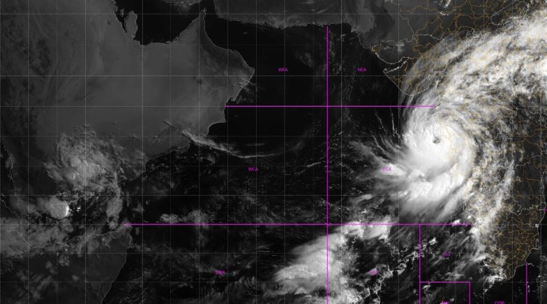 IMD Says Wall Cloud Region of Cyclone Nisarga to Enter Mumbai and Thane Districts in Next 3 Hours