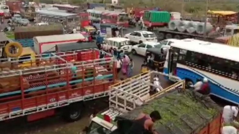 Mumbai: Heavy Traffic Witnessed Outside Vegetable Market in Sion Area on Day 1 of Lockdown 5.0, View Pics