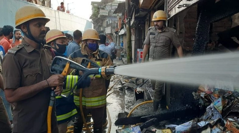 West Bengal: Fire Breaks Out at DI Fund Market in Siliguri, 7 Shops Completely Gutted 