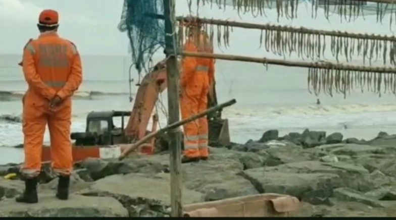 Nisarga Cyclone: 16 Teams of NDRF Deployed in Maharashtra as Preventive Strategy 