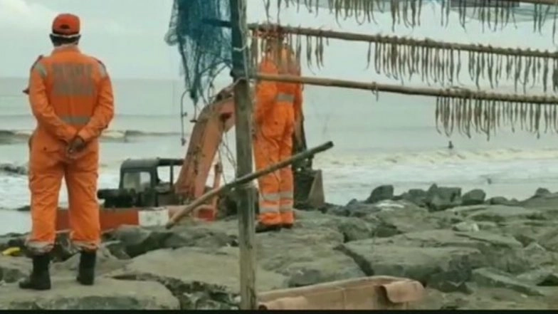 Nisarga Cyclone: NDRF on Alert as Cyclonic Storm Intensifies, 16 Teams Deployed in Coastal Maharashtra, 11 Teams in Gujarat