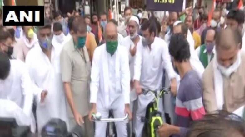 FIR Against Congress Leader Digvijaya Singh & 150 Party Workers in MP For Protesting Against Fuel Price Hike