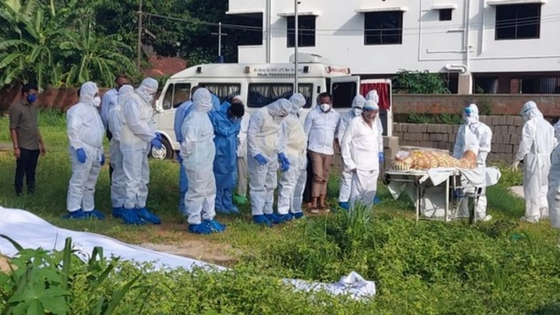Mangaluru MLA UT Khader Participates in Burial Ceremony Without Wearing PPE Equipment, Violates COVID-19 Guidelines