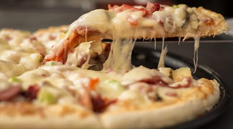 Extra Cheesy New Year is Here! As Indians Welcome 2021 at Home, Zomato Sees Spikes in Orders