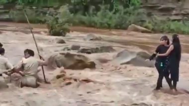 Madhya Pradesh: 2 Girls Venture into Flooded Pench River for Taking Selfies, Rescued; Watch Video