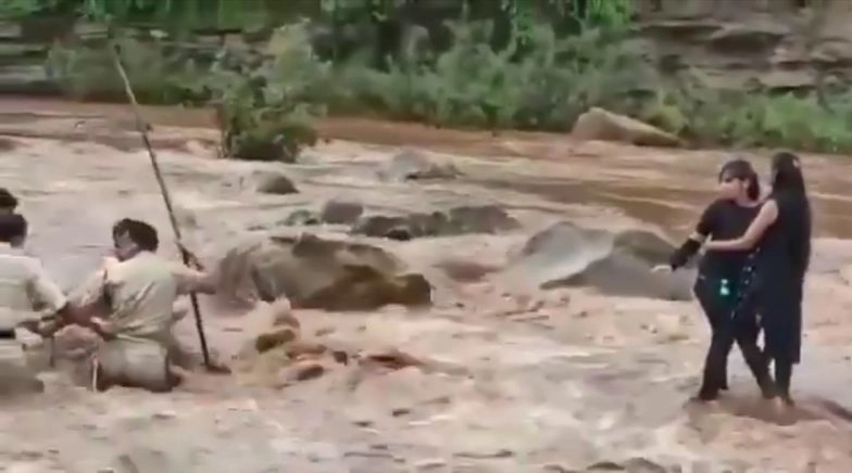 MP: 2 Girls Venture into Flooded Pench River for Taking Selfies, Rescued; Watch Video