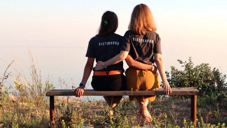 National Sisters’ Day 2020 Messages & HD Images: WhatsApp Stickers, Happy Sisters’ Day Quotes, GIFs, Facebook Greetings and SMS Messages to Celebrate Sisterhood