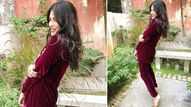 Shruti Haasan Is Mastering the Art of Giving Herself the Awkward Hug (View Post)