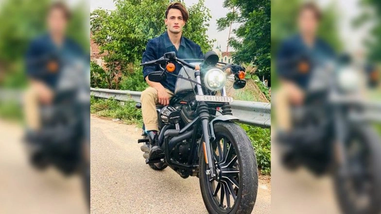 Bigg Boss 13 Fame Asim Riaz Looks Dapper as He Poses On a Bike (View Pic)