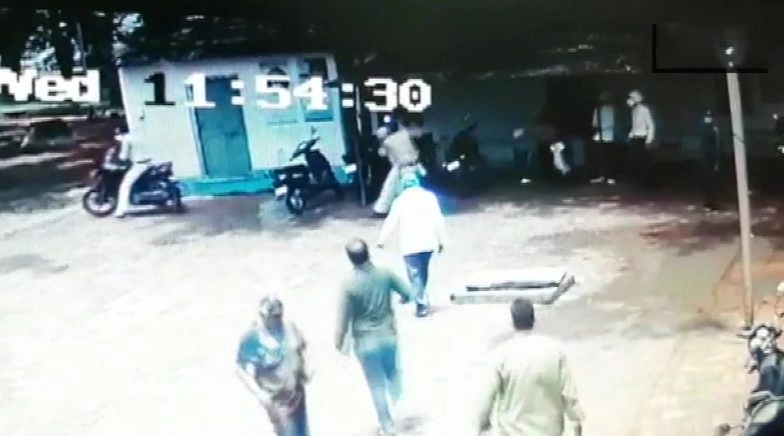 On Doctor’s Day, Medic in Ujjain Hospital Accuses Cop of Abuse and Assault; Watch Scuffle Video