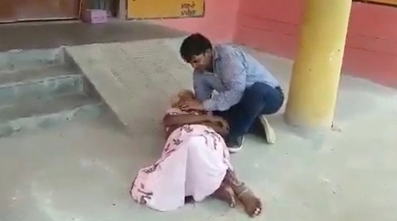 UP: Hardoi Woman Dies Waiting Outside Medical Facility, Son Seen in Video Pleading for Help
