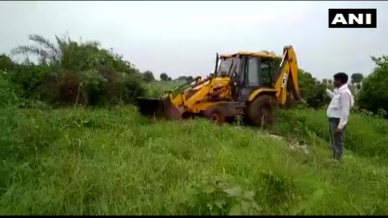 Madhya Pradesh: Woman Attempts Self-Immolation After Anti-Encroachment Drive Through Her Farm in Dewas, Mob Injure 3 Revenue Officers