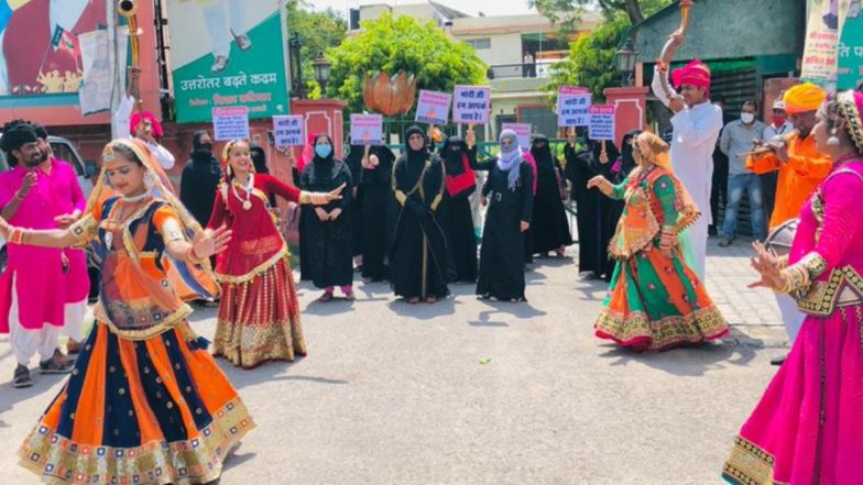 1 Year of Triple Talaq Ban: Mukhtar Abbas Naqvi, Ravi Shankar Prasad and Smriti Irani Thank PM Narendra Modi for 'Empowering Muslim Women'