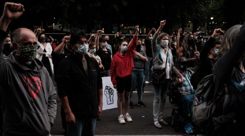 US: Protestors Set Fire to Police Association Building in Portland