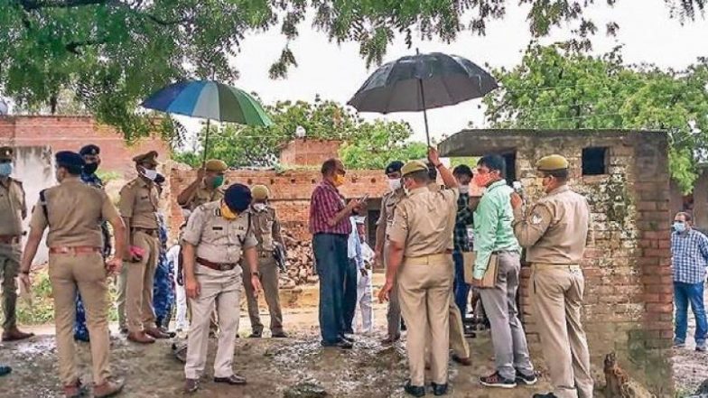 Kanpur Encounter Case: UP Police Arrest Vikas Dubey's Aides Jaykant Vajpayee and Prashant Shukla, File FIR Under Criminal Law Amendment Act