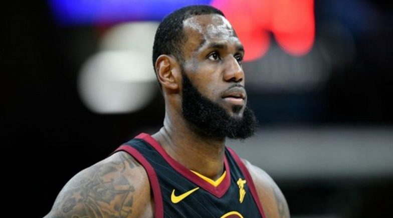 Lakers' LeBron James Will Wear Last Name on Jersey, Not Social