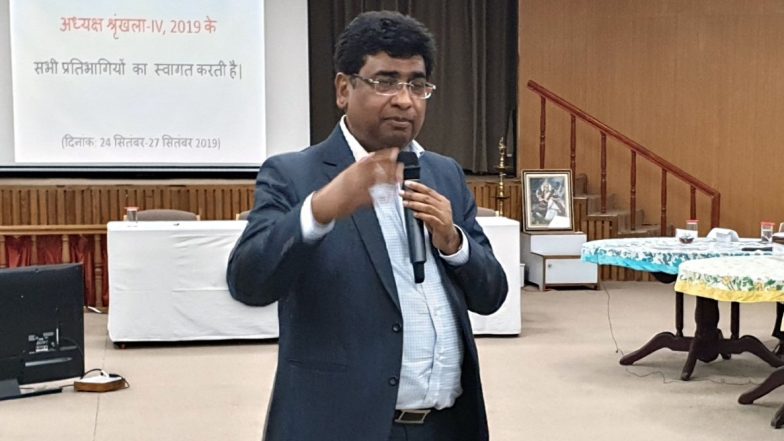 Indian Railways to Launch Airport-Like Contactless Ticketing System With QR Code, Says Railway Board Chairman VK Yadav