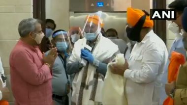 Nidan Singh Sachdeva, Who Was Abducted by Taliban Terrorists from Afghanistan Gurudwara, and 10 Afghan Sikhs Reach Delhi (Watch Video)