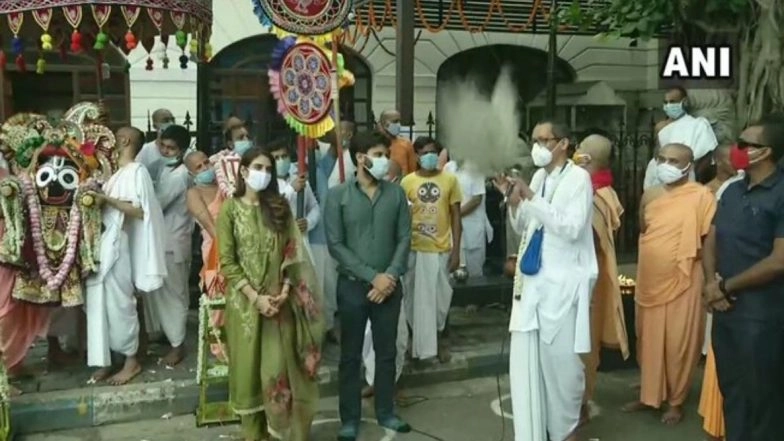 Ulta Rath 2020: Trinamool Congress MP Nusrat Jahan Takes Part in Rath Yatra Celebrations by ISKCON Kolkata, View Pics