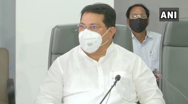 Maharashtra Minister Vijay Wadettiwar Says 'Will Have to Take Loan to Pay Next Month Salaries of Government Employees'