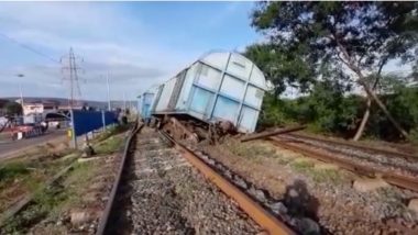 Vizag: 4 Wagons of Goods Train Derailed Opposite Naval Dock Yard Gate in Andhra Pradesh