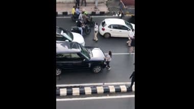 Mumbai Couple's Fight on Street Gets Dramatic in the Middle of Road as Wife Climbs Husband's Car, Video Gets Viral