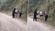 Chilling Moment of Wild Black Bear Posing for Selfie With Girl at Mexico&rsquo;s Chipinque Ecological Park Goes Viral, Netizens Shocked