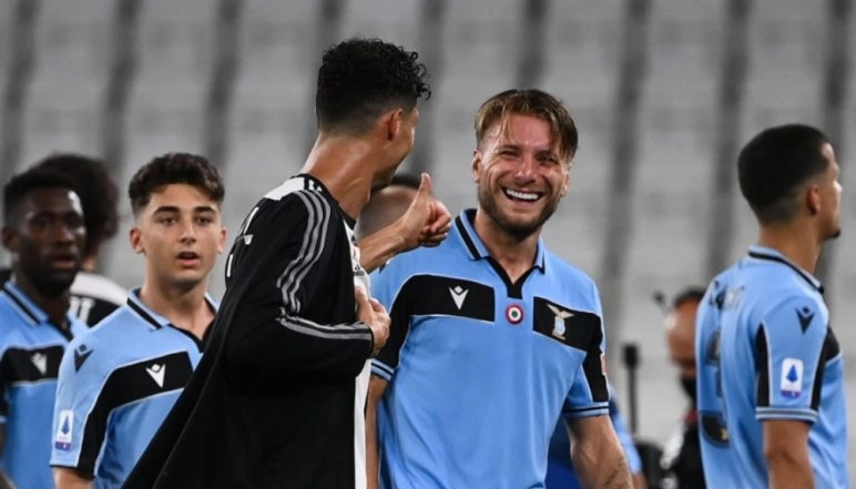 Cristiano Ronaldo Hugs Ciro Immobile After Juventus vs Lazio, Serie 2019-20
