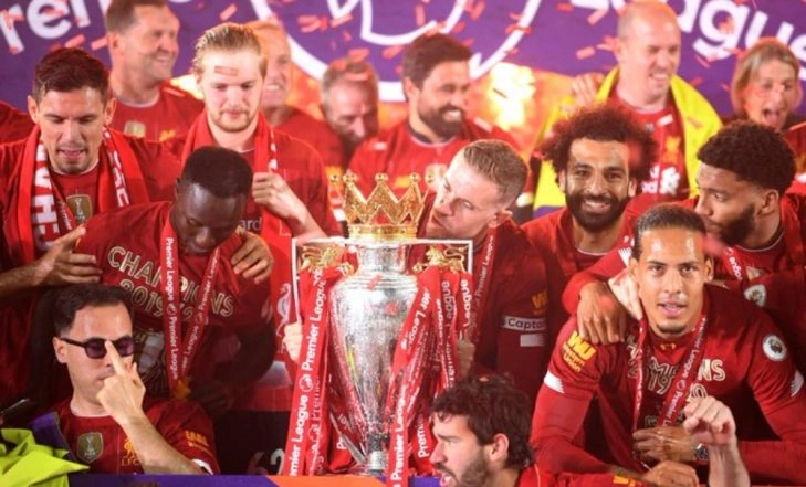 Virgil van Dijk, Jordan Henderson, Andy Robertson & Other Members of Liverpool Post Tweets on Social Media 