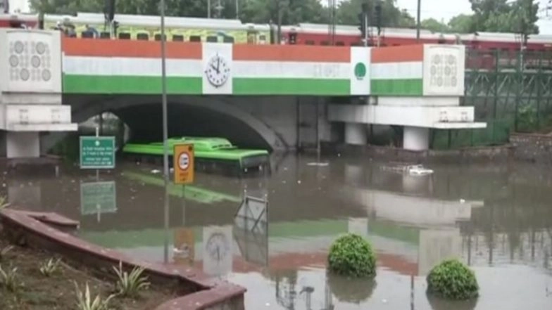 Delhi Rains: Tempo Driver Drowns, 3 Others Rescued After Heavy Rainfall Leads to Waterlogging on Minto Road