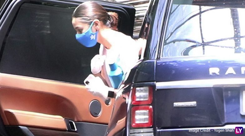 Alia Bhatt Chooses a Comfy Outfit For Her Outing In The Maximum City