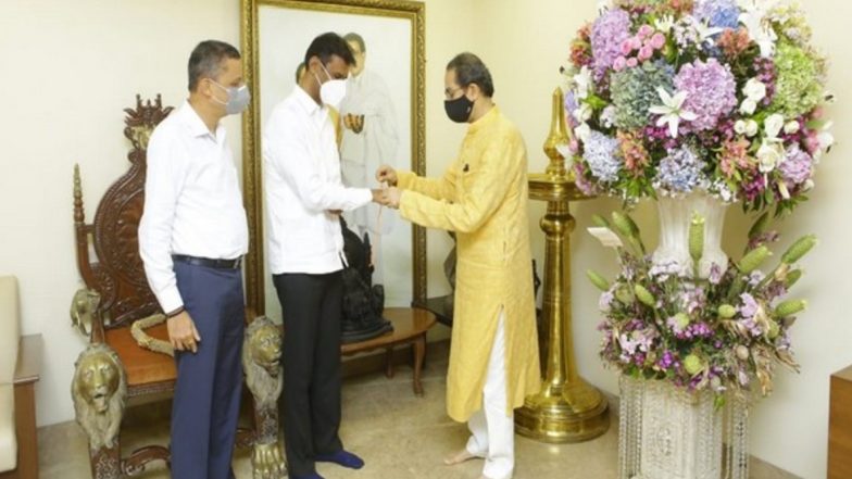 Maharashtra Minister, Independent MLA Shankarrao Gadakh Joins Shiv Sena in Presence of CM Uddhav Thackeray