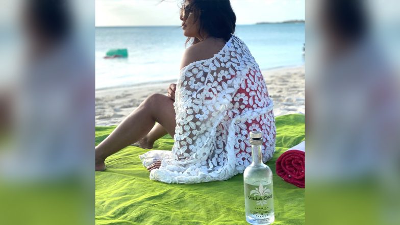 Nick Jonas Posts A Spectacular Throwback Pic Of His Ladylove Priyanka Chopra Jonas At A Beach!