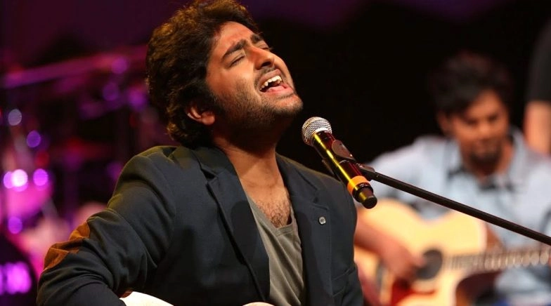 Arijit Singh Warns Against Using His Vocals Without Approval 