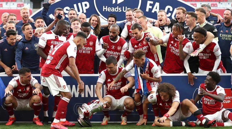 Arsenal Players Celebrate After Confirming European Football With FA Cup 2019–20 Win