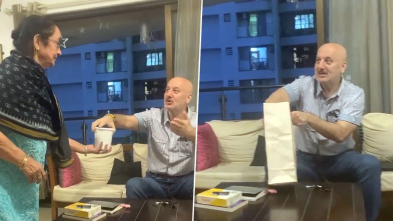 Anupam Kher Treats Mother Dulari with Her Fav Dessert Kheer, Sent by Friend Ashoke Pandit (Watch Video)