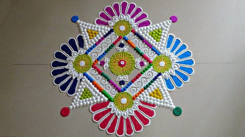 Easy Rangoli Designs for Onam 2020: Simple Pookalam Designs With Flowers and Traditional Rangoli Patterns to Add Festive Charm in Your Home (Watch Latest Videos)