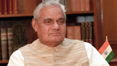 Atal Bihari Vajpayee 2nd Death Anniversary: 'Maut Se Than Gayi' to 'Jeevan Beet Chala', 5 Famous Poems of Late Politician That Show He Was a Brilliant Wordsmith
