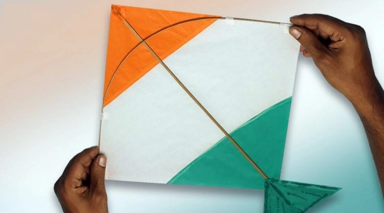 Independence Day 2020 in India: How to Make Tricolour Kite at Home? Easy Craft Ideas & DIY Videos