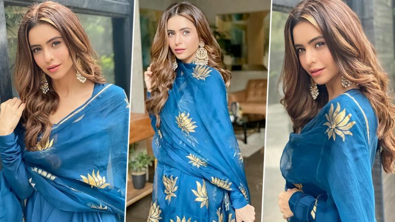 Aamna Sharif Is Giving the Royal Blue a Royal Ethnic Elegance!