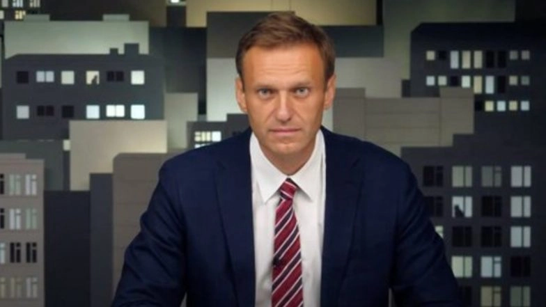 Alexei Navalny: Medical Plane with Poisoned Russian Opposition Leader Lands in Germany