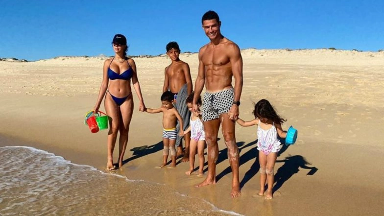 Cristiano Ronaldo’s Girlfriend, Georgina Rodriguez, Posts Family Pic From Beach and CR7 Fans Are in Awe of Them!