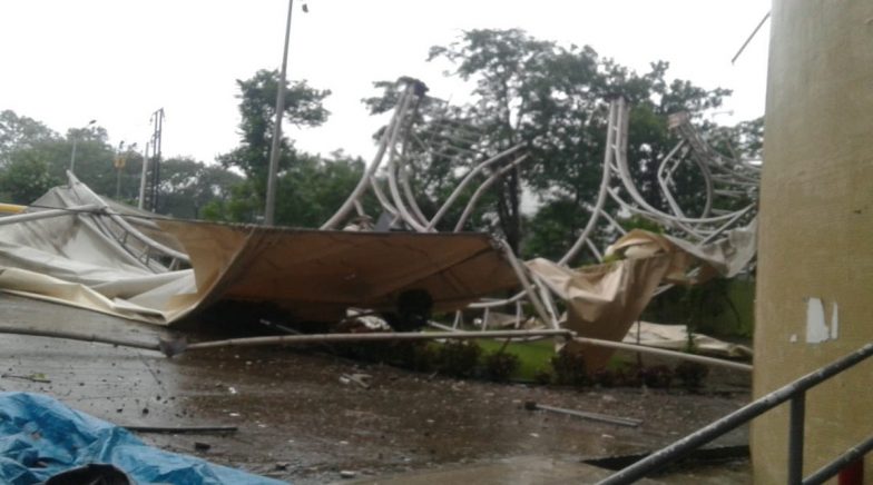 Mumbai Rains: Heavy Winds Wreak Portion of DY Patil Stadium, Sways Lights of Wankhede (Videos)
