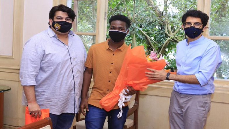 Ghana Footballer Randy Juan Muller, Who Was Stranded at Mumbai Airport For Over 50 Days Due to COVID-19 Lockdown, Meets Aaditya Thackeray After Getting Accommodation in Mumbai Hotel