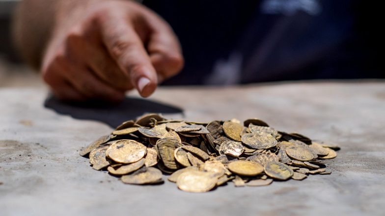 Israel: Archaeologists Unearth Large Trove of Early Islamic Gold Coins Near Yavne