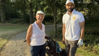 Mohammed Hafeez Posts a Picture With an Elderly Woman, Fans Worried if the Pakistan Cricketer Has Breached Bio-Security Bubble