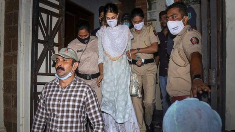 Sushant Singh Rajput Case: Rhea Chakraborty to be Protected by Mumbai Police Whenever She Commutes to DRDO Guest House, Decision Taken on CBI's Request