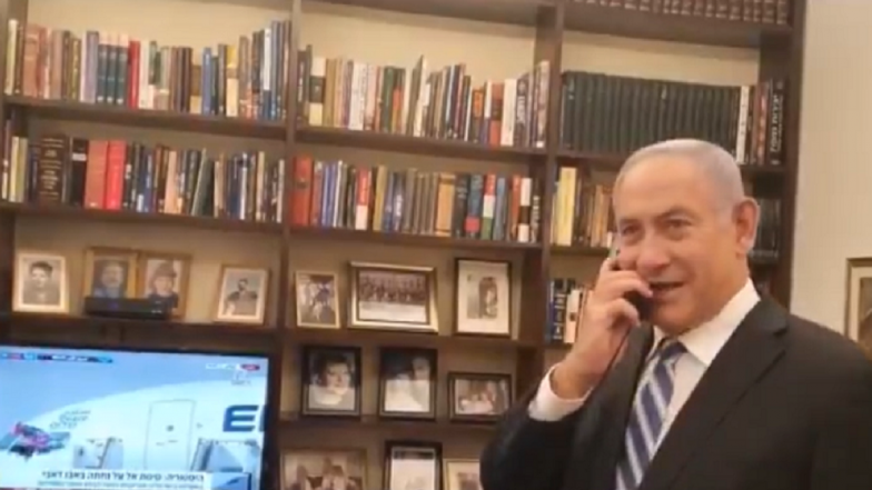 First Ever Isreal-UAE Direct Commercial Flight Lands in Abu Dhabi: Benjamin Netanyahu Speaks to Pilot, Says ‘It Is a Historic Day’